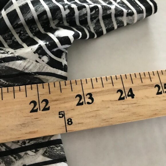 NWOT - Tarcisio Short Sleeves Crew Neck Palms Design Black n White  Shirt - Picture 7 of 7